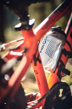 Fidlock Twist Bottle 450 Drinking Bottle Transparent Black + Uni Base -Bosch Verkaufsgeschäft Fidlock Twist Bottle Uni Base 450ml mounted