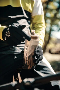 Fidlock Twist Single Bottle 590 Ersatz-Trinkflasche Transparent Schwarz 9 Fidlock Twist Single Bottle 590 Ersatz-Trinkflasche Transparent Schwarz -Bosch Verkaufsgeschäft fidlock single bottle 590 ml lifestyle 1