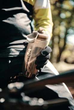 Fidlock Twist Single Bottle 590 Ersatz-Trinkflasche Transparent Schwarz 10 Fidlock Twist Single Bottle 590 Ersatz-Trinkflasche Transparent Schwarz -Bosch Verkaufsgeschäft fidlock single bottle 590 ml lifestyle 2