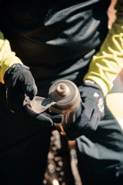 Fidlock Twist Single Bottle 590 Ersatz-Trinkflasche Transparent Schwarz 11 Fidlock Twist Single Bottle 590 Ersatz-Trinkflasche Transparent Schwarz -Bosch Verkaufsgeschäft fidlock single bottle 590 ml lifestyle 3