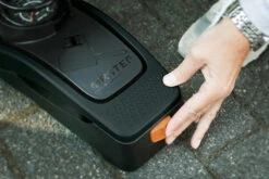 SKS Airstep Digi Foot Pump For E-bikes -Bosch Verkaufsgeschäft sks airstep digi foot pump in situation 2